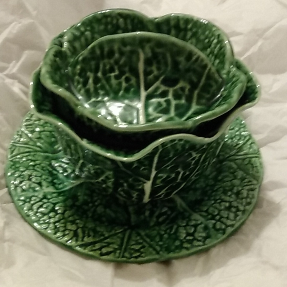 Cabbage bowl with plate and lid